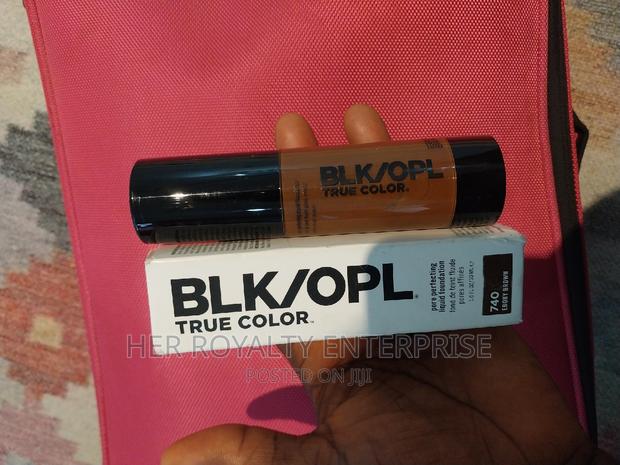 Black Opal Foundation (Ebony Brown) · Photo 1