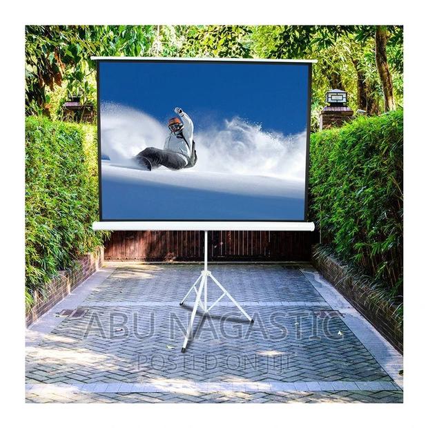 Tripod Stand Projector Screen 200x200cm · Photo 1