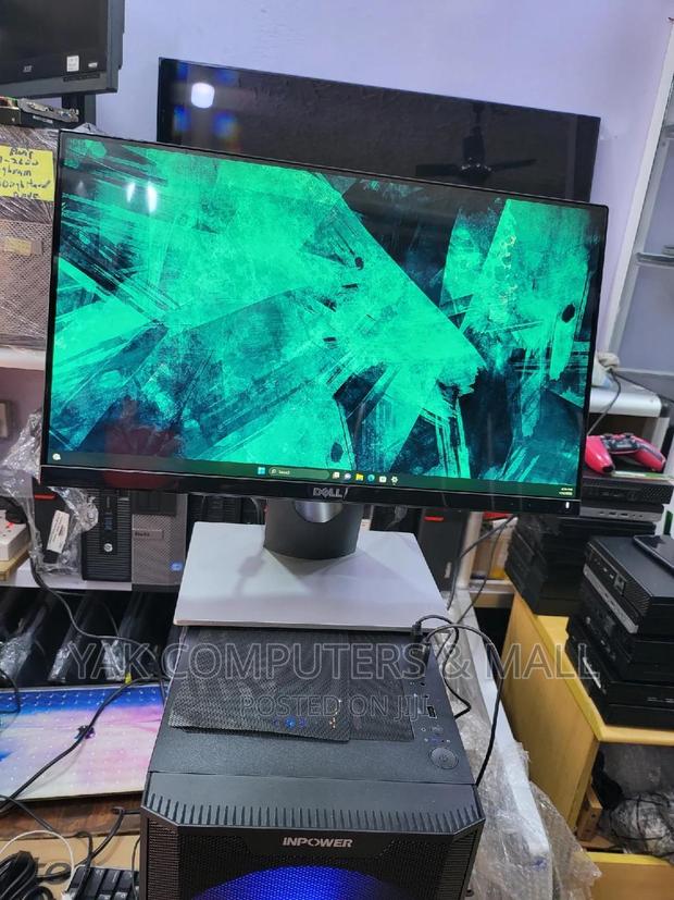 22 Inch Dell Ips Edgeles Monitor Full Hd Fir Ur Office Desk · Photo 1