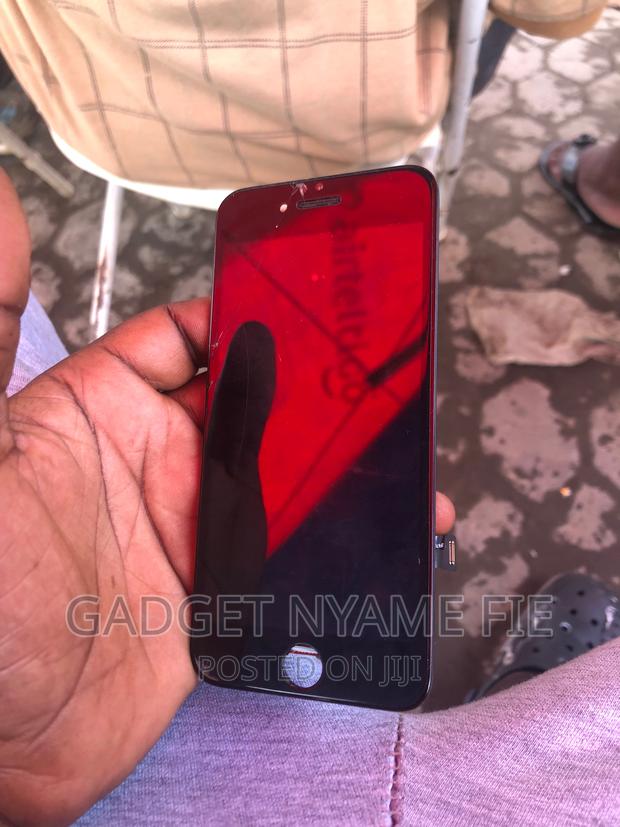 iPhone 8 Screen Replacement With Free Fixing · Photo 1