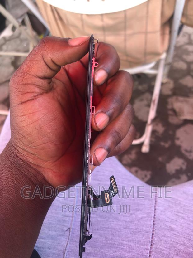 iPhone 8 Screen Replacement With Free Fixing · Photo 3