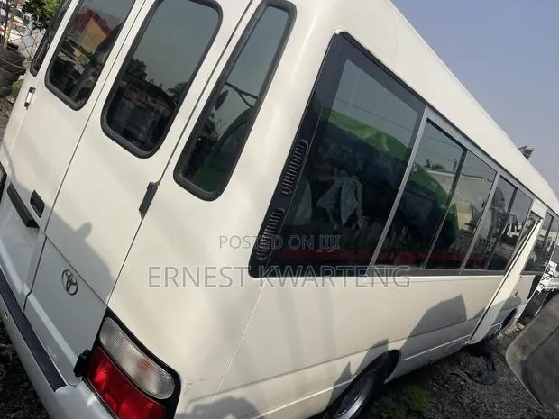 Toyota Coaster 2012 White · Photo 6
