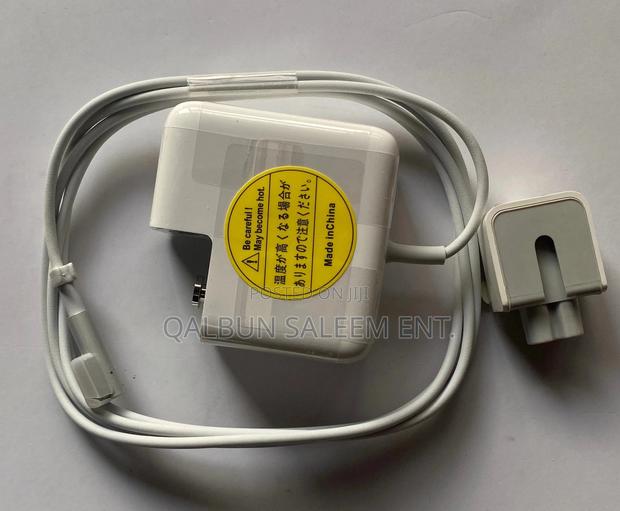 Apple Macbook Magsafe 45 Watts Magsafe 1 L Tip Charger · Photo 1