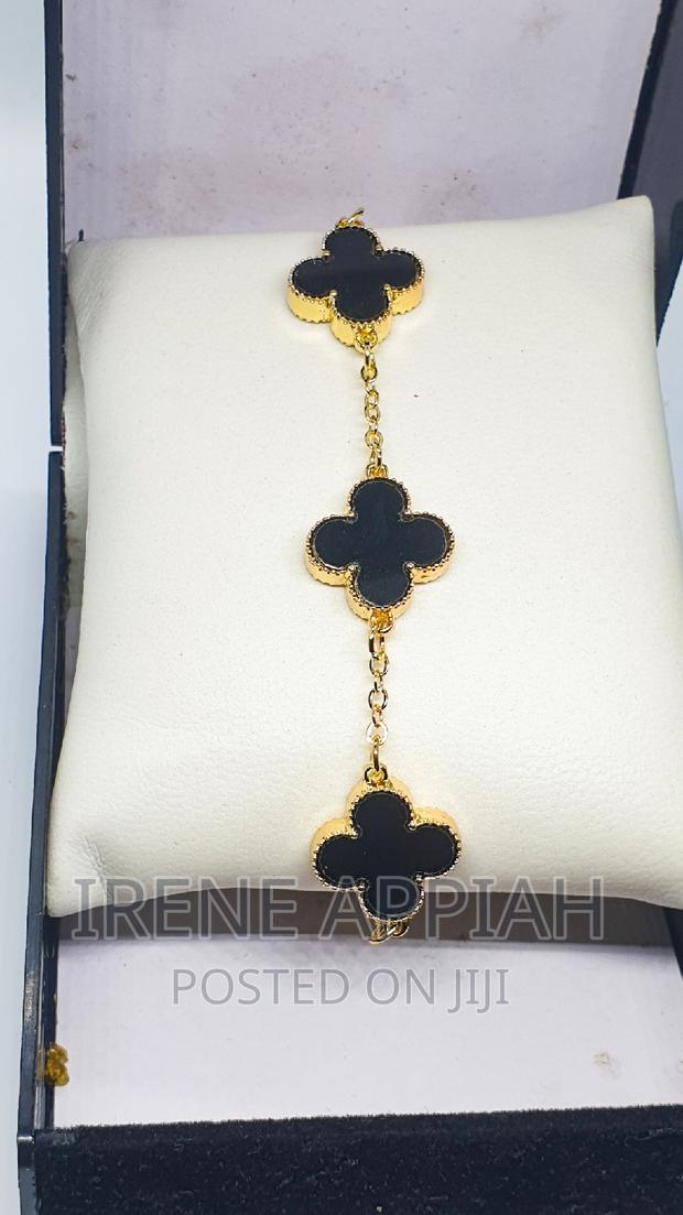 Van Cleef Bracelets · Photo 1
