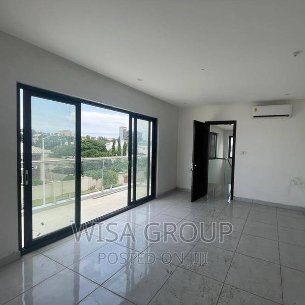 5bdrm Duplex in Wisa Groups, Accra Metropolitan for sale · Photo 3