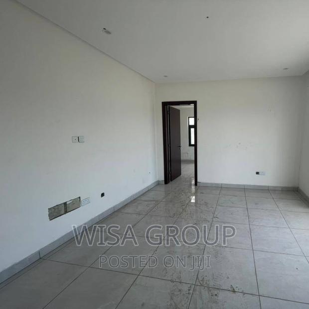 5bdrm Duplex in Wisa Groups, Accra Metropolitan for sale · Photo 8