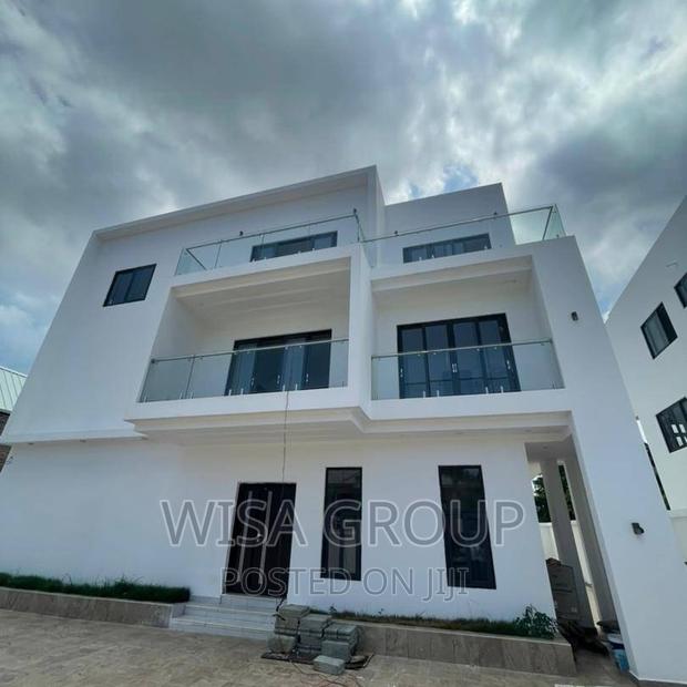 5bdrm Duplex in Wisa Groups, Accra Metropolitan for sale · Photo 1