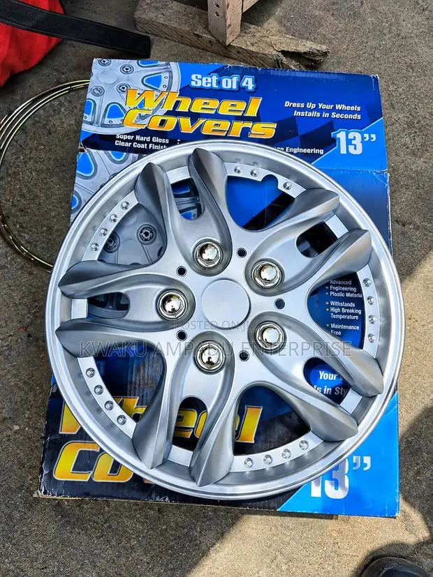13-Inch Premium Silver Wheel Covers – Set of 4 · Photo 1