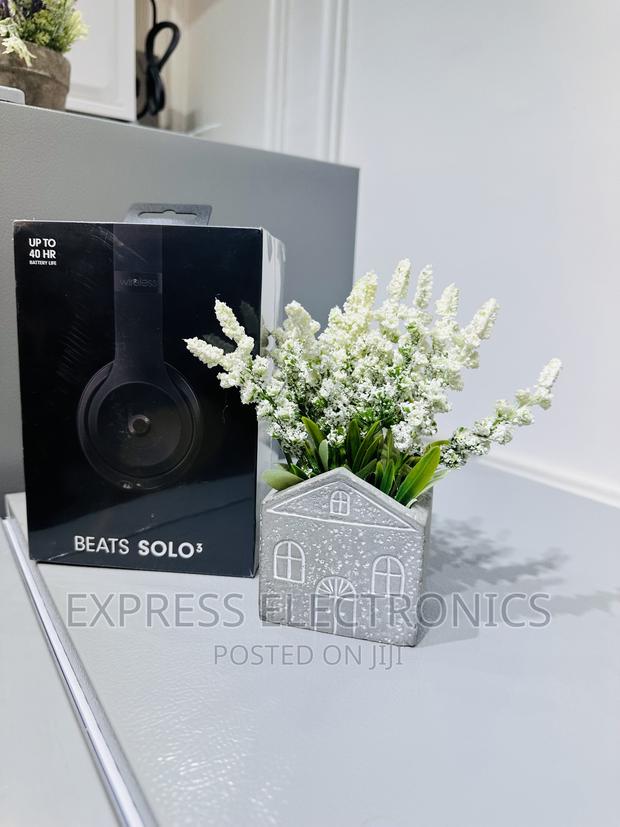 Solo 3 Headphone · Photo 1