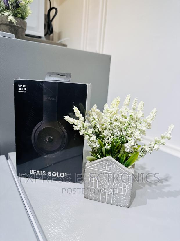 Best and Affordable Solo 3 Headset · Photo 1