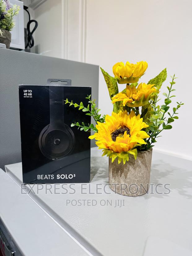 Beats Solo 3 Headphone · Photo 1