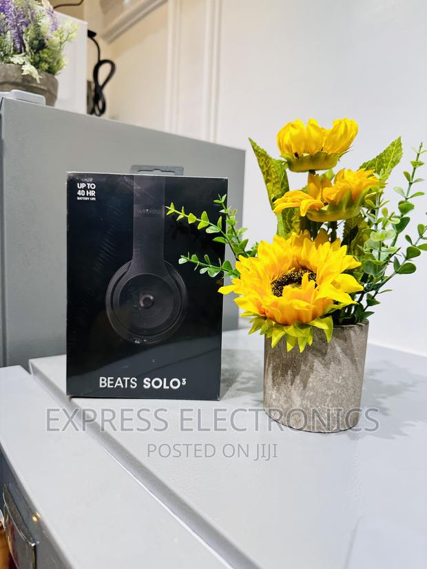 Best Buy for Less Beats Solo 3 Headphone · Photo 1