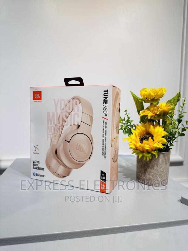 Classy Sleek JBL Headphone JBL 760 · Photo 1