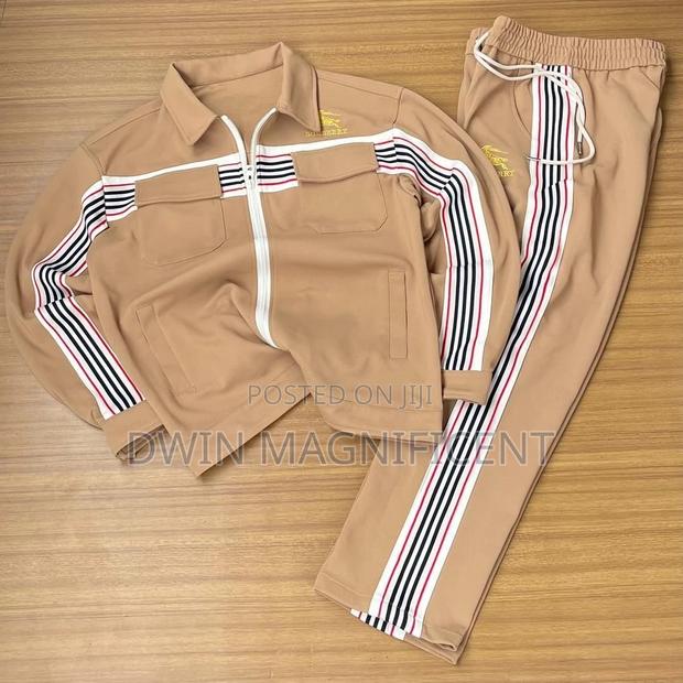 Heavy Burberry Tracksuit · Photo 2