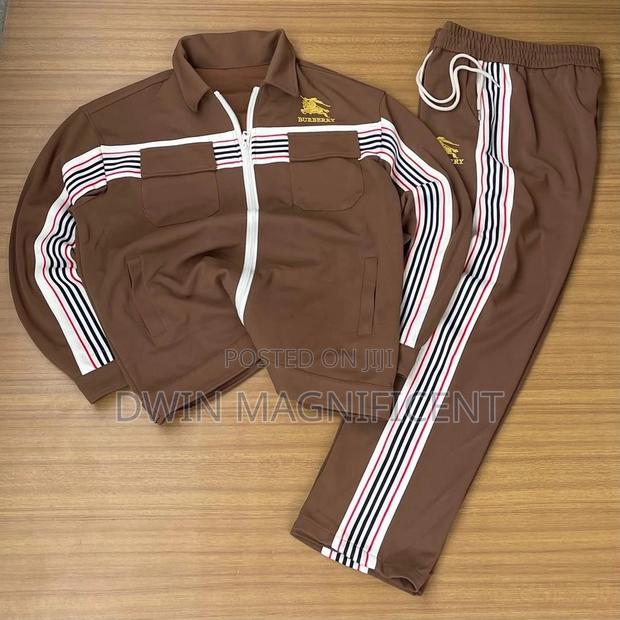 Heavy Burberry Tracksuit · Photo 3