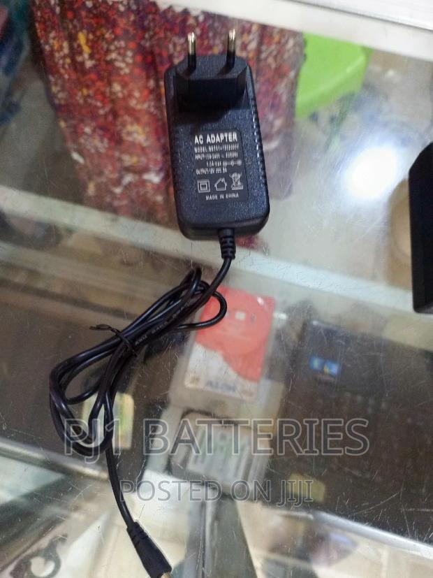 12volt, 6volt Charger · Photo 1