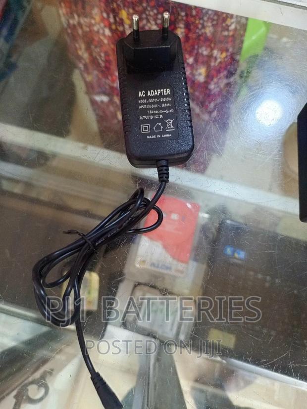 12volt, 6volt Charger · Photo 2