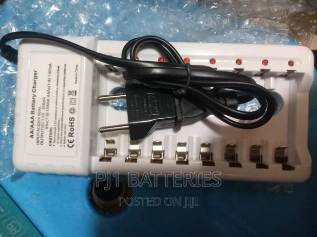 AA 10 Slot Charger · Photo 3