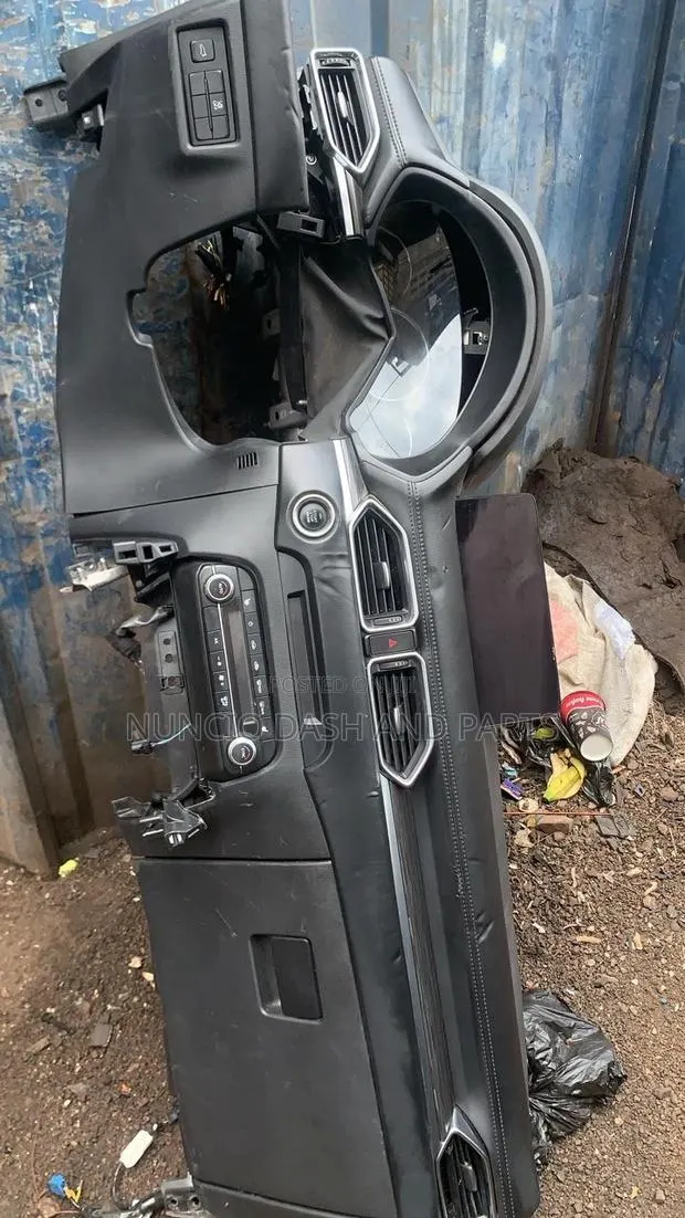 Mazda cX5 2018 or Toyota I a Dashboard Board Original Left Hand · Photo 1