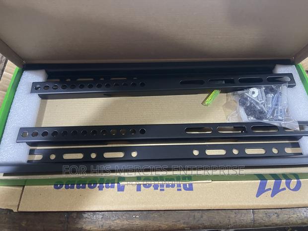 Medium Wall Mount · Photo 2