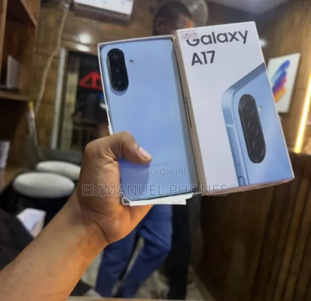 New Samsung Galaxy A17 5G 256 GB Blue · Photo 1