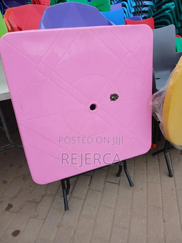 Foldable Plastic Table · Photo 1