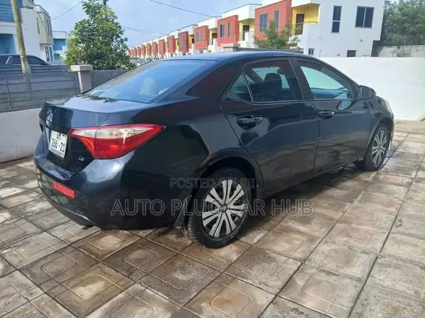 Toyota Corolla 2016 Black · Photo 3