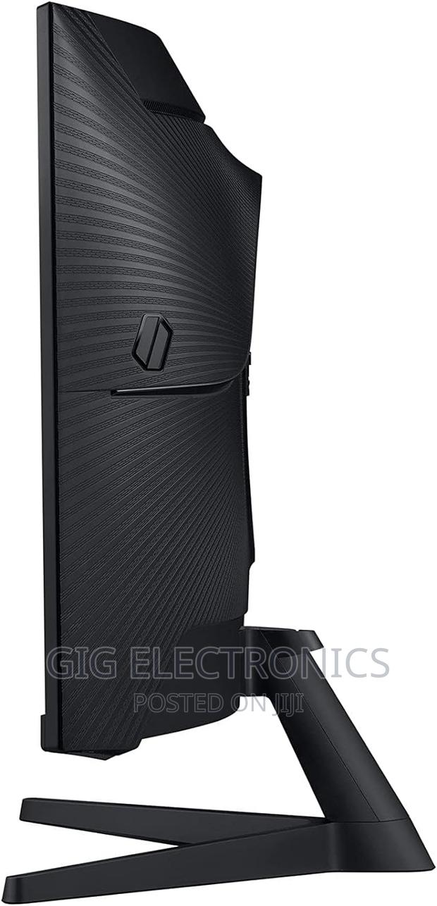 Samsung Odyssey G5 32 Inch Curved Gaming Monitor With 144hz · Photo 4
