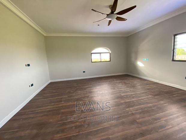 Laminate, Vinyl and SPC Flooring · Photo 3
