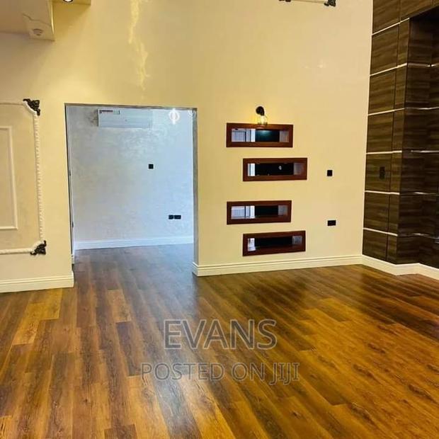 Vinyl, Laminate and SPC Installer · Photo 2