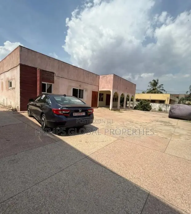 7bdrm House in Neoplan for sale · Photo 1