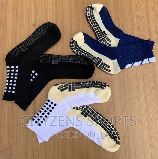 Grip Socks For Footballers · Photo 2