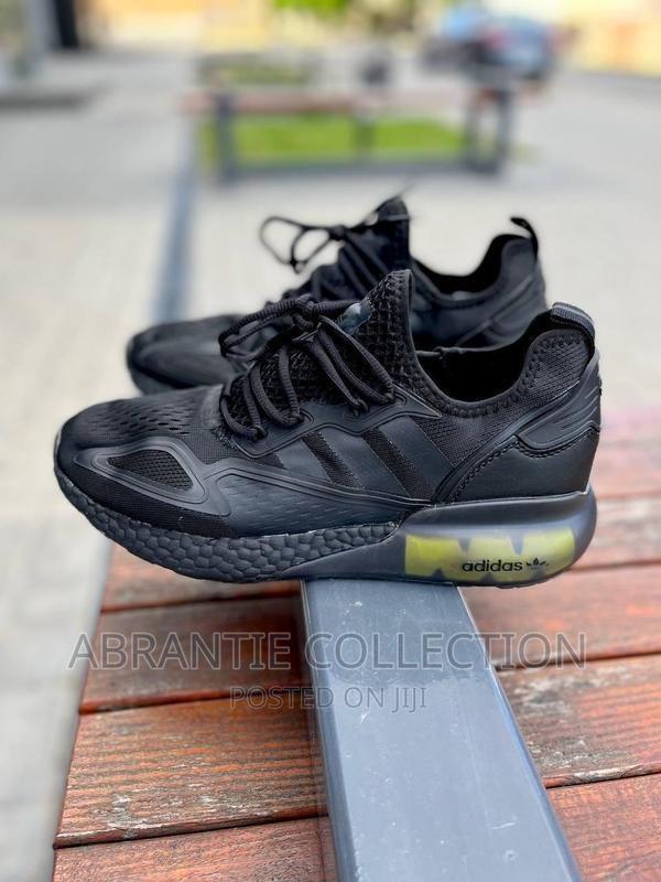 Adidas ZX Boost Black · Photo 2