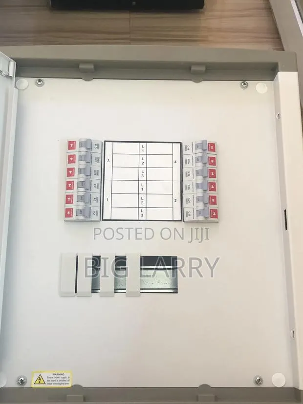 4 Way Three Phase Havell Distribution Board · Photo 1