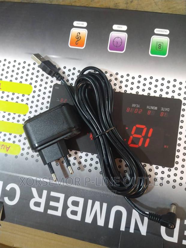 Digital Alarm Clock · Photo 5