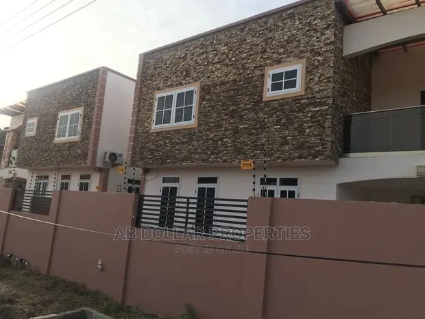 3 Bedrooms House for Sale · Photo 1