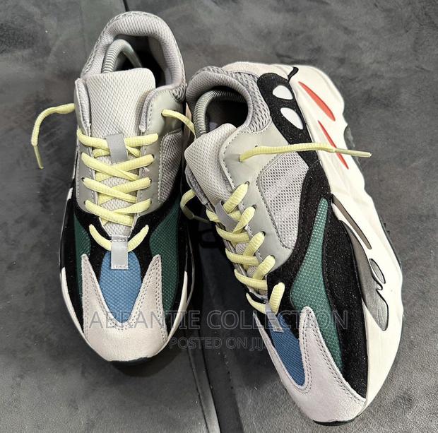 Yeezy Boost 700 · Photo 1