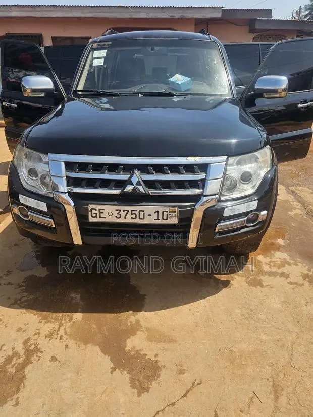 Mitsubishi Pajero 3.0 2010 Black · Photo 1