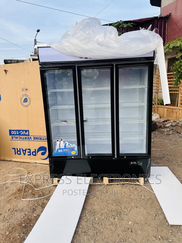 Essential New 3doors Display Fridge Pearl · Photo 1