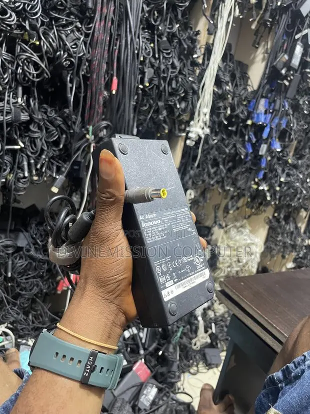 Lenovo 170w Round Pin Charger, Yellow Tip Adapter · Photo 1