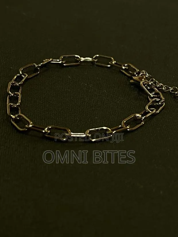 Unisex Minimalistic Bracelet · Photo 1