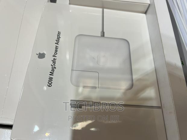 Apple 60W Magsafe for Macbook 13-Inch Macbook · Photo 3