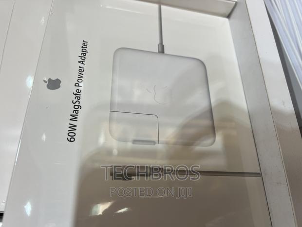 Apple 60W Magsafe for Macbook 13-Inch Macbook · Photo 2