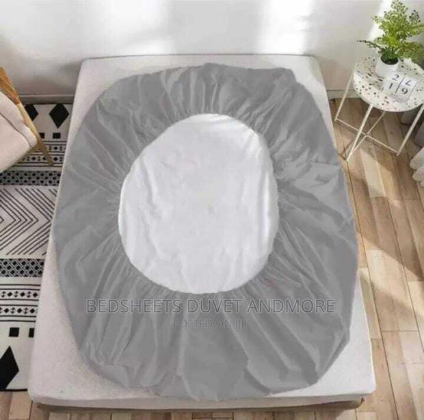 Quilted Waterproof Matress Protector With 2 Pillow Covers · Photo 1