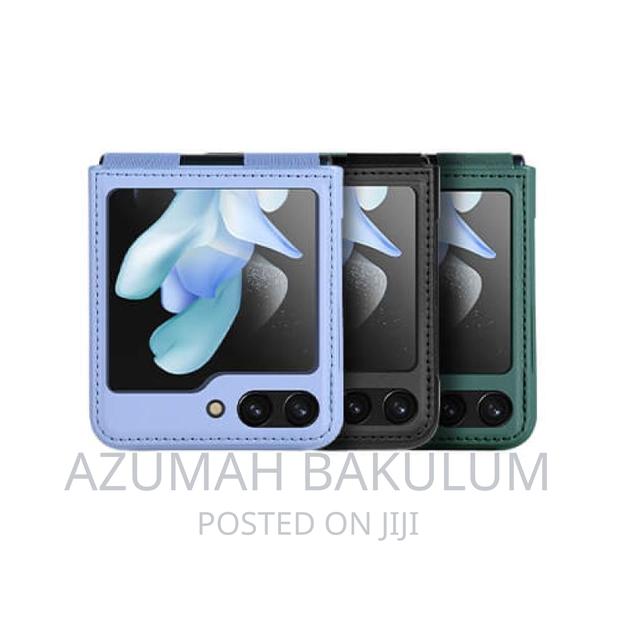 Samsung Galaxy Z Flip 5 Nillkin Qin Vegan Leather Case · Photo 2