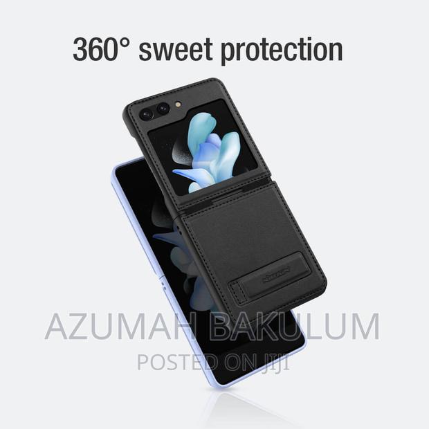 Samsung Galaxy Z Flip 5 Nillkin Qin Vegan Leather Case · Photo 8
