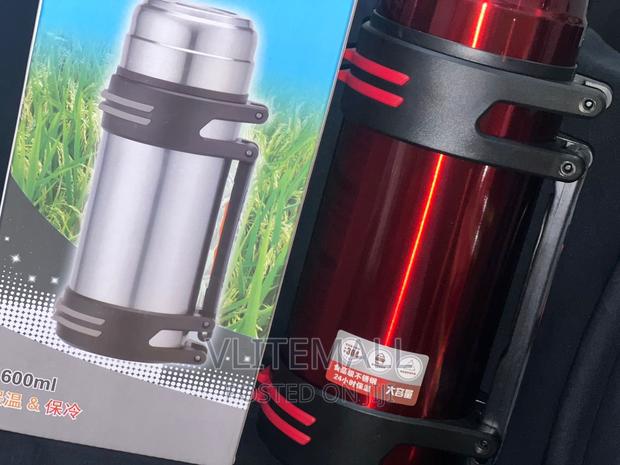 Vacuum Insulated Stainless Steel Flask · Photo 3