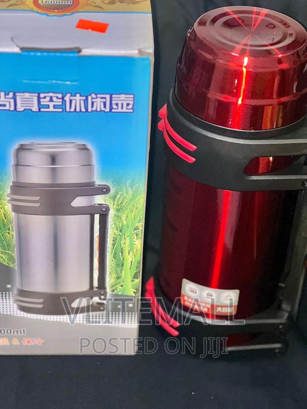 Vacuum Insulated Stainless Steel Flask · Photo 2