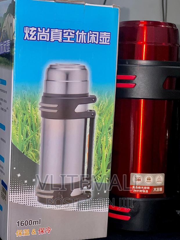 Vacuum Insulated Stainless Steel Flask · Photo 4