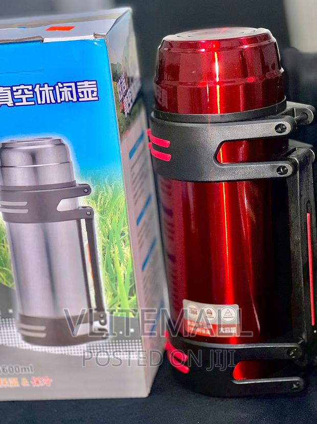 Vacuum Insulated Stainless Steel Flask · Photo 1